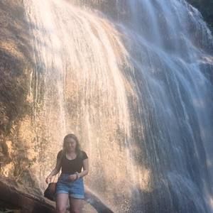 Meet your Posher, Flora